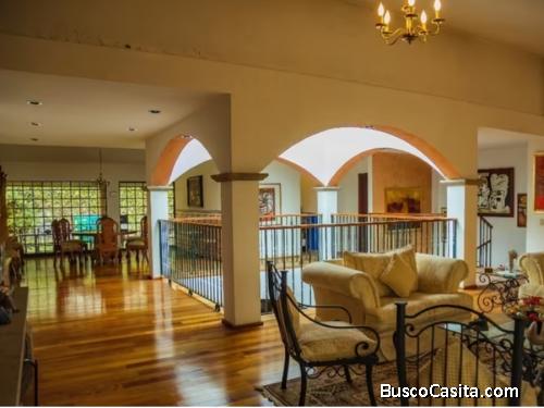 CASA EN FRAC CERRADO CON VIG 247 LOMAS DE LAS AGUILAS