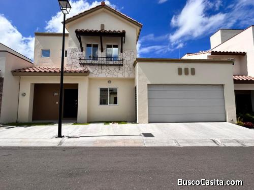 HERMOSA CASA EN RENTA EN RESIDENCIAL LA VISTA, QUERÉTARO