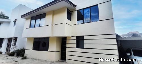 Vendo casa remodelada en Granjas del sur Puebla, con local independiente