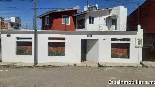 VENTA DE CASA DE AUTOR SEMI AMUEBLADA