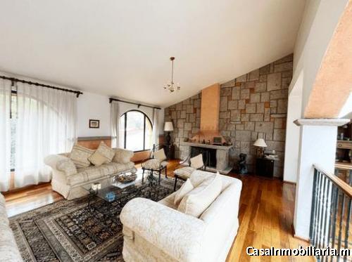 Casa en Fracc. Cerrado con Vigilancia 3R-5B-6E Jardín - Cto Serv