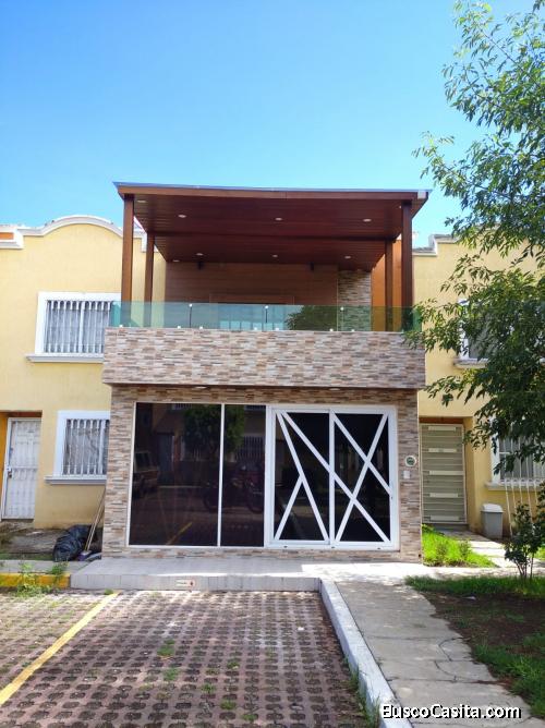 Casa en renta amueblada en coto privado con habitacion en P.B