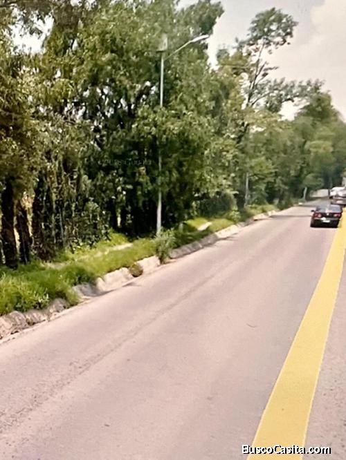 AMPLIO TERRENO PLANO CON USO DE SUELO COMERCIAL Y HABITACIONAL