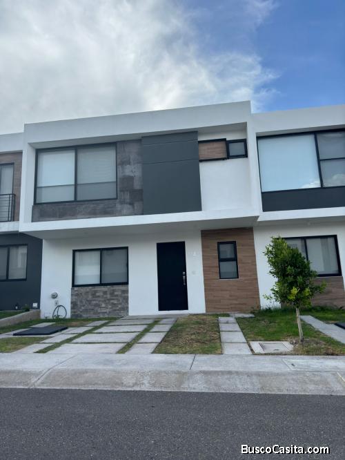 SE RENTA HERMOSA CASA EN FRACC. ZAKIA