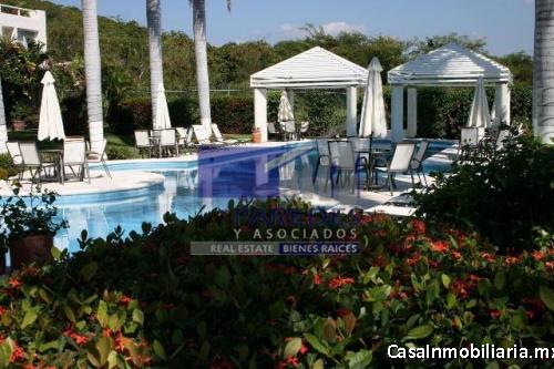 Villa con alberca interior frente a la marina en Ixtapa A16