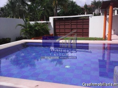Casa de 4 recamaras frente a Campo de Golf  Ixtapa A14