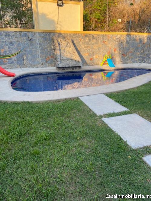 Casa de 3 Recamaras con alberca privada en zona residencial de Ixtapa A-13