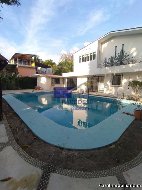 C107 Casa en Venta, 4 recamaras  y piscina en paseo de Las Garzas  Ixtapa