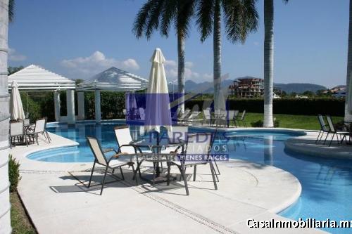 A16 Villa con alberca interior frente a la marina en Ixtapa 