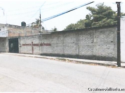 AMPLIO TERRENO EN EL CENTRO DE LA CIUDAD