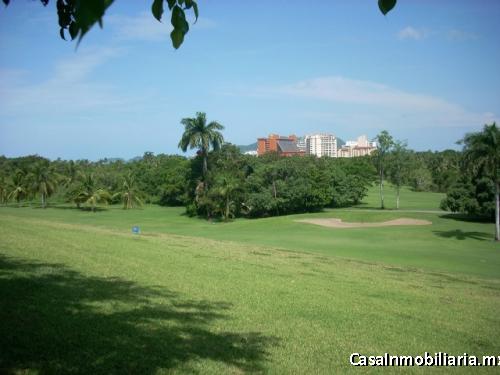 Ixtapa frente Campo de Golf 1850.51 m2 terreno en Venta T507