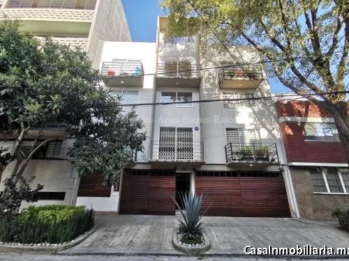 Casa en Condominio en Narvarte Oriente – 3 Niveles, Roof Garden Privado y 2 Estacionamientos