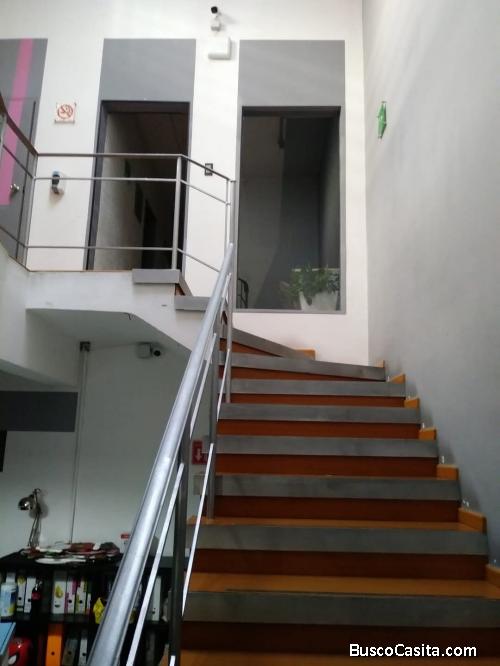 Excelente oficina en colonia Nápoles. 
