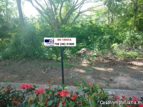 Ixtapa frente Campo de Golf 1850.51 m2 terreno en Venta T507