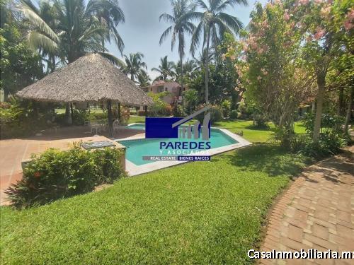 V408 Villa en Venta 2 recámaras Estilo Mexicano frente a campo de golf en Ixtapa