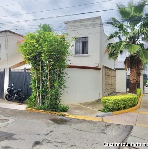 CASA EN VENTA EN VILLAS JACARANDAS II | (NO ESTÁ DENTRO DE PRIVADA) ESTÁ EN ESQUINA | 3 RECÁMARAS |